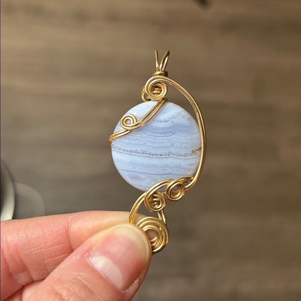 Blue Lace Agate Wire Wrapped Pendant Gold Tone Handmade Crystal Necklace Charm - Picture 2 of 5